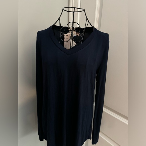 NWT Philosophy V Neck Long Sleeve Tee in Navy Size Small - Picture 2 of 5